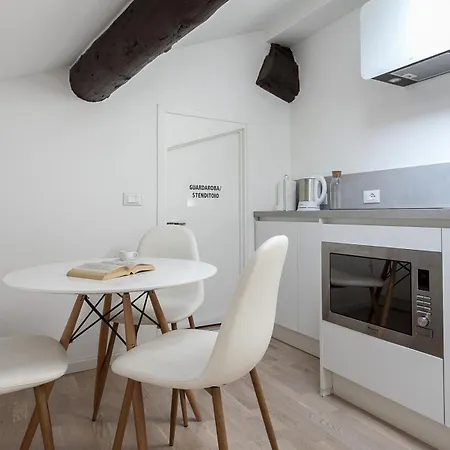 Italianway Easy - Volta 21 Apartament *